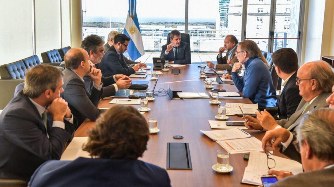 MASSA CONTINUARÍA FRENTE AL MINISTERIO HASTA FIN DE MANDATO