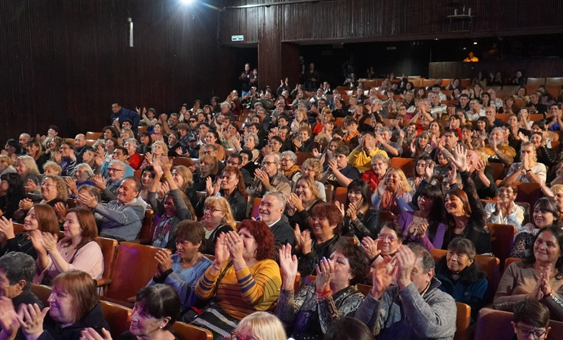MERLO: CIENTOS DE VECINOS DISFRUTARON DE UNA COMEDIA TEATRAL GRATUITA