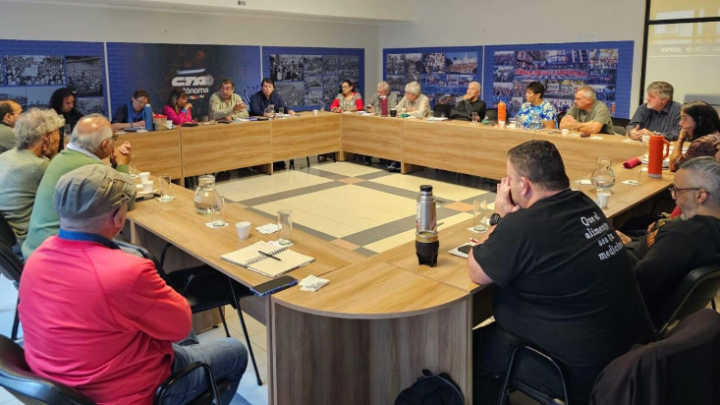 LA CTA AUTÓNOMA JUNTA FIRMAS PARA DEROGAR EL DNU 70/23