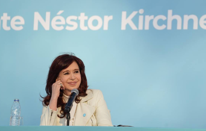 CRISTINA KIRCHNER CRITICÓ A MILEI: “LA GENTE SE CAGA DE HAMBRE”