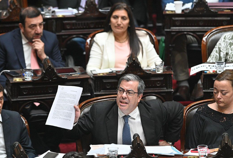 GERMÁN MARTÍNEZ: “LAS LEYES SON DAÑINAS PARA LOS ARGENTINOS”