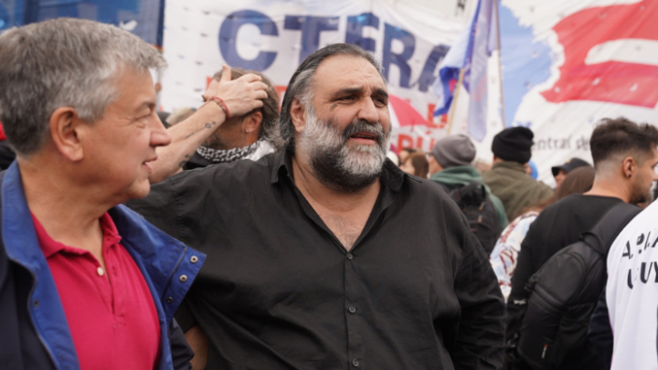 SUTEBA SE MOVILIZÓ JUNTO A LA CTA-T Y LA CTERA “PARA RECHAZAR TODAS LAS MEDIDAS ECONÓMICAS DE MILEI”