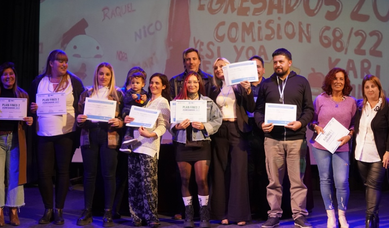 MERLO: ENTREGA DE DIPLOMAS DEL PLAN FINES