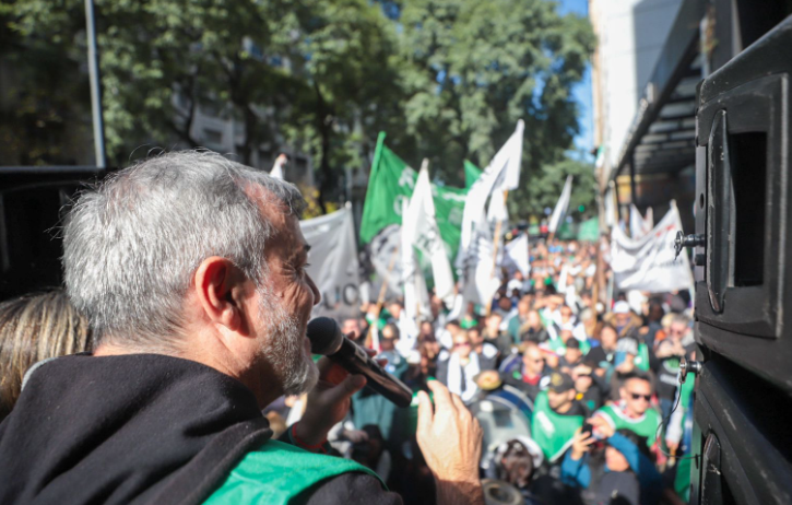 ATE SE MOVILIZÓ A TECHINT CONTRA EL AJUSTE, LA LEY BASES Y EL DNU: “AHÍ ES DONDE ESTÁ EL PODER REAL”