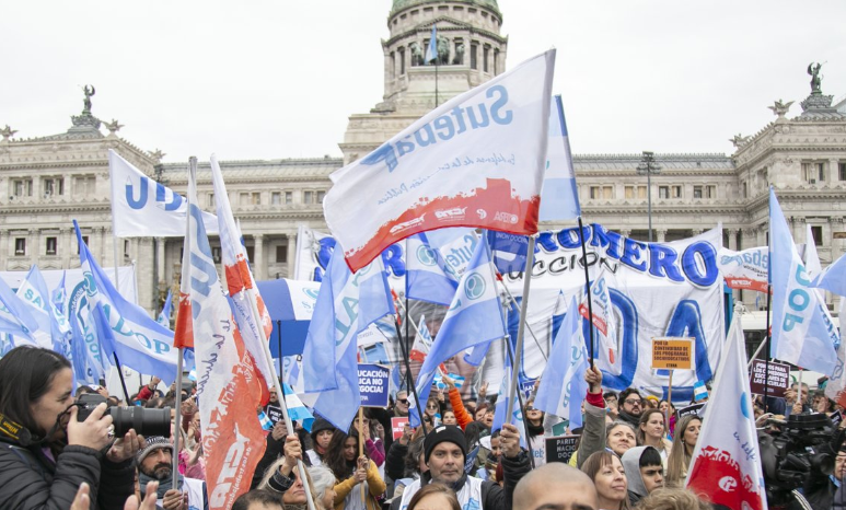 DOCENTES RESALTARON LA “ALTÍSIMA ADHESIÓN AL PARO NACIONAL”