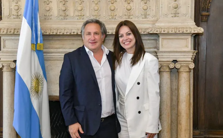 ALIMENTOS ALMACENADOS: ECHARON A PABLO DE LA TORRE DE CAPITAL HUMANO