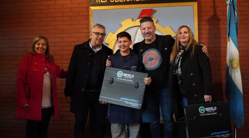 MERLO: EL MUNICIPIO ENTREGÓ KITS TÉCNICOS A ESTUDIANTES