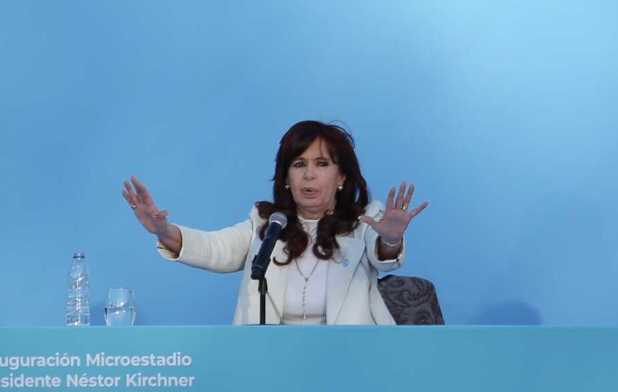 CRISTINA KIRCHNER CRUZÓ A MILEI: “TEORIZAR EN LOS CANALES DE TELEVISIÓN ES MUY FÁCIL, GOBERNAR ES OTRA COSA”