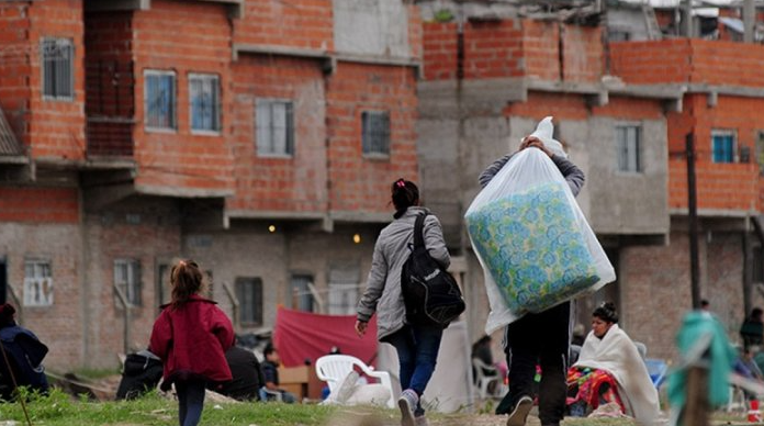 SEGÚN LA UCA, LA POBREZA ALCANZÓ AL 52% DE LA POBLACIÓN EN EL PRIMER SEMESTRE