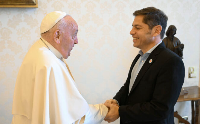 KICILLOF FUE RECIBIDO POR EL PAPA FRANCISCO