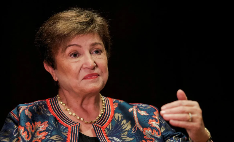 EL FMI ESTIMÓ QUE LA ECONOMÍA ARGENTINA CAERÁ 3,5% Y LA INFLACIÓN LLEGARÁ AL 140% ESTE AÑO