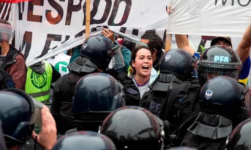 LA UNSAM RECLAMÓ LA LIBERACIÓN DE TRES DE SUS ESTUDIANTES, DETENIDOS DURANTE LAS PROTESTAS CONTRA LA LEY BASES