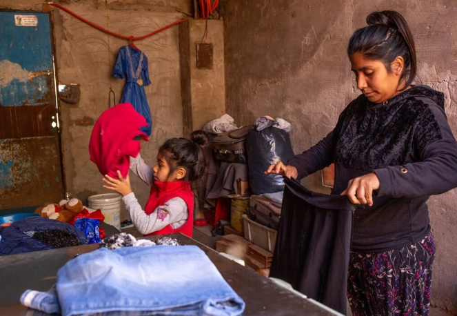 CUATRO DE CADA DIEZ MUJERES BONAERENSES QUE CRÍAN SOLAS A SUS HIJOS NO TIENEN TRABAJOS FORMALES