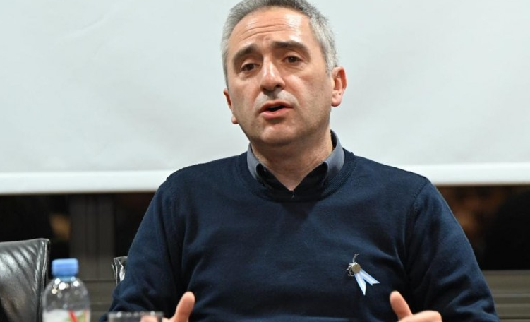 ANDRÉS “CUERVO” LARROQUE: “ESTO ES EL OUTLET DEL MENEMISMO”
