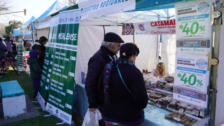 “MERCADO MERLENSE” LLEGÓ A PARQUE SAN MARTÍN