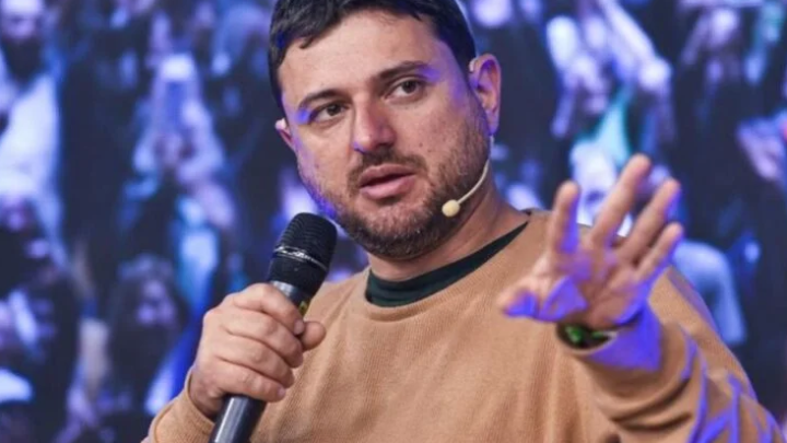 JUAN GRABOIS: “MILEI ES UN TOPO ANTIDEMOCRÁTICO QUE QUIERE DESTRUIR EL ESTADO POR DENTRO”
