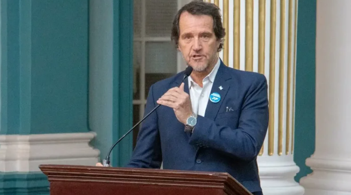 ARIEL BASTEIRO: “VIENEN POR LA DESAPARICIÓN DE AEROLÍNEAS ARGENTINAS”