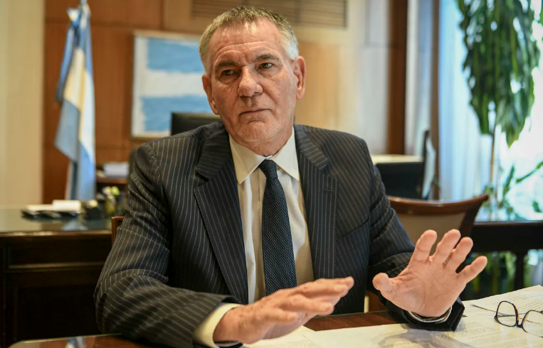 CARLOS CASTAGNETO: “SI NO CAMBIAN, ESTO TERMINA EN UN CORRALITO”