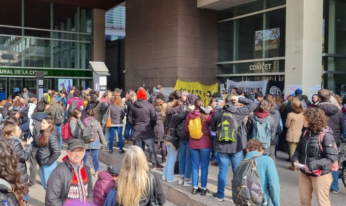PROTESTA Y CONCENTRACIÓN DE TRABAJADORES DEL CONICET EN EL POLO CIENTÍFICO POR LA CRISIS PRESUPUESTARIA