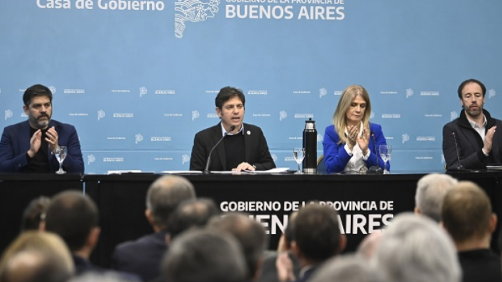 KICILLOF: “CUMPLIMOS NUESTROS COMPROMISOS PORQUE ASUMIMOS LA TAREA DE ACOMPAÑAR Y PROTEGER AL PUEBLO DE LA PROVINCIA”
