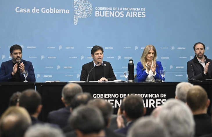 KICILLOF: “CUMPLIMOS NUESTROS COMPROMISOS PORQUE ASUMIMOS LA TAREA DE ACOMPAÑAR Y PROTEGER AL PUEBLO DE LA PROVINCIA”