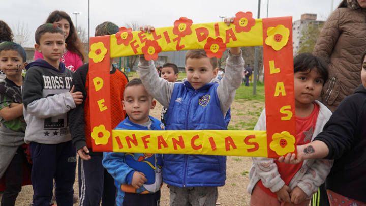 LOS NIÑOS CELEBRARON SU DÍA EN LAS PLAZAS DE MERLO