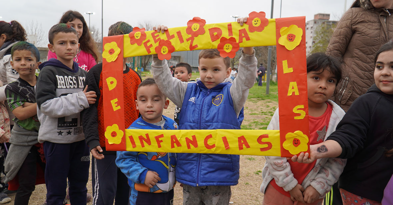 LOS NIÑOS CELEBRARON SU DÍA EN LAS PLAZAS DE MERLO
