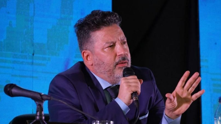 GUSTAVO MENÉNDEZ: “EL GOBIERNO NACIONAL SE LLEVA EL 90% DE LOS RECURSOS”