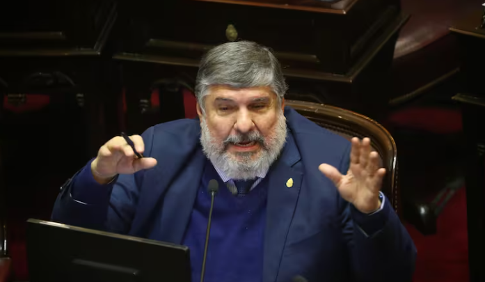 MAYANS NO DESCARTÓ UN HIPOTÉTICO JUICIO POLÍTICO A MILEI: “ESTÁ PARA EL PSIQUIÁTRICO”