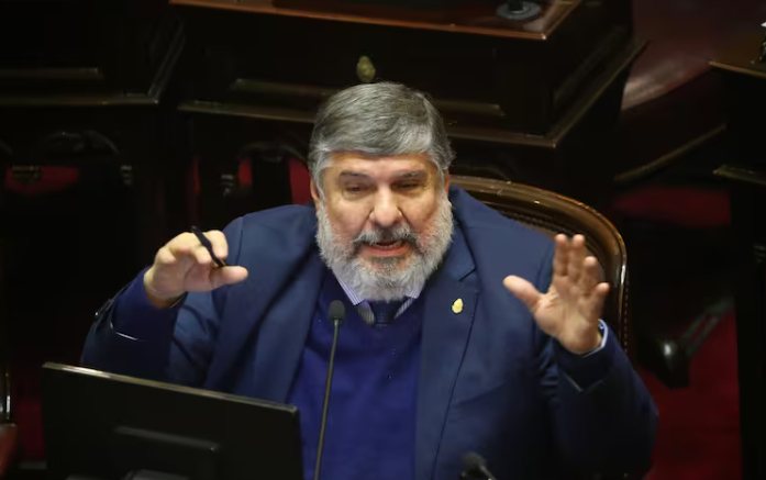 MAYANS NO DESCARTÓ UN HIPOTÉTICO JUICIO POLÍTICO A MILEI: “ESTÁ PARA EL PSIQUIÁTRICO”