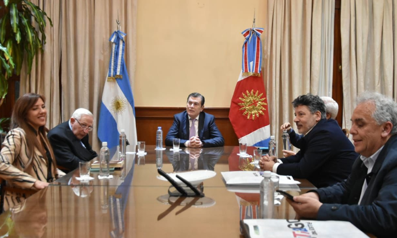 GUSTAVO MENÉNDEZ Y ROXANA MONZÓN SE REUNIERON CON EL GOBERNADOR GERARDO ZAMORA