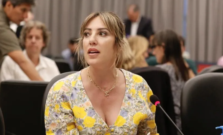 LA DIPUTADA ROXANA MONZÓN PRESENTÓ PROYECTO DE LEY EN DEFENSA DE LAS PYMES: “ESTÁN ATRAVESANDO UNA PROFUNDA CRISIS DEBIDO AL AJUSTE” LA DIPUTADA ROXANA MONZÓN PRESENTÓ PROYECTO DE LEY EN DEFENSA DE LAS PYMES: “ESTÁN ATRAVESANDO UNA PROFUNDA CRISIS DEBIDO AL AJUSTE”
