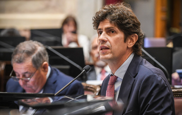 LOUSTEAU SOBRE EL VETO: “NO SE PUEDE TENER A MÁS DE LA MITAD DE LOS JUBILADOS POR DEBAJO DE LA LÍNEA DE POBREZA”