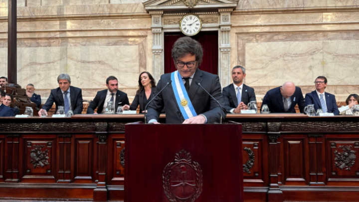 NO SABE LEER Y ES PRESIDENTE DE LA NACIÓN
