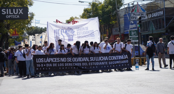 MERLO: MILES DE ESTUDIANTES MARCHARON BAJO EL LEMA “LOS LÁPICES NO SE OLVIDAN, SU LUCHA CONTINÚA”