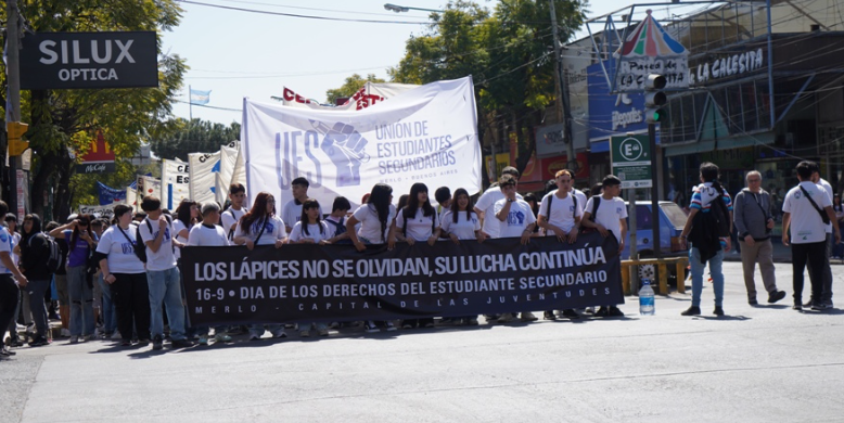 MERLO: MILES DE ESTUDIANTES MARCHARON BAJO EL LEMA “LOS LÁPICES NO SE OLVIDAN, SU LUCHA CONTINÚA”