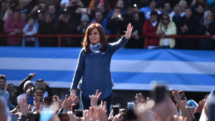 CRISTINA VUELVE A ESCENA EL VIERNES EN MERLO Y MÁXIMO PREPARA ACTO EN LA PLATA