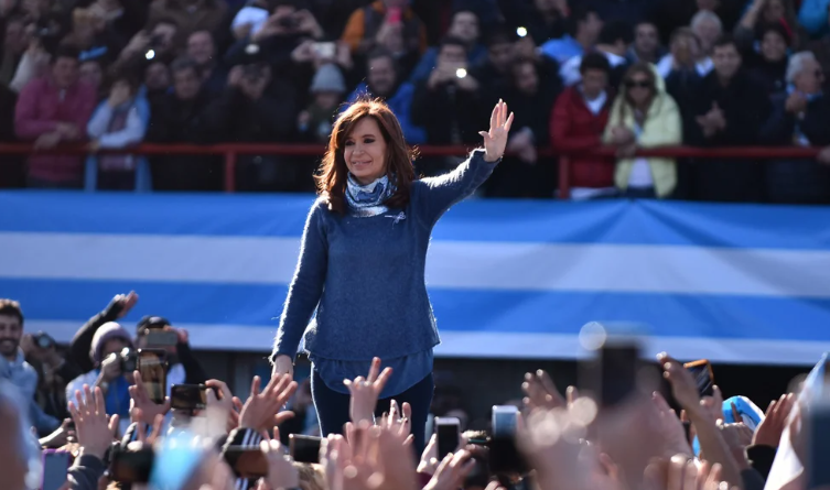 CRISTINA VUELVE A ESCENA EL VIERNES EN MERLO Y MÁXIMO PREPARA ACTO EN LA PLATA