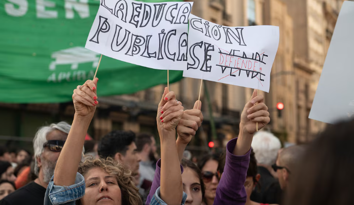 EL GOBIERNO BUSCA ARANCELAR LAS UNIVERSIDADES PÚBLICAS PARA LOS EXTRANJEROS NO RESIDENTES
