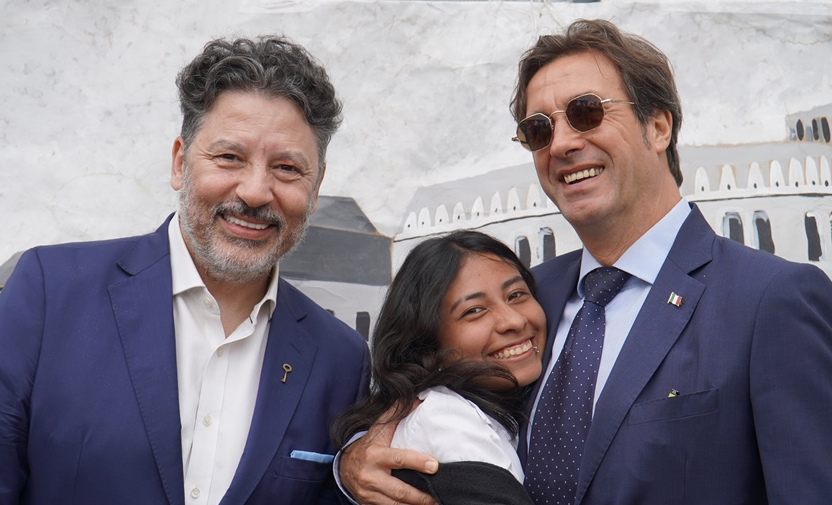 MERLO: GUSTAVO MENÉNDEZ, JUNTO A CONSUL ITALIANO, VISITÓ ESCUELA SECUNDARIA