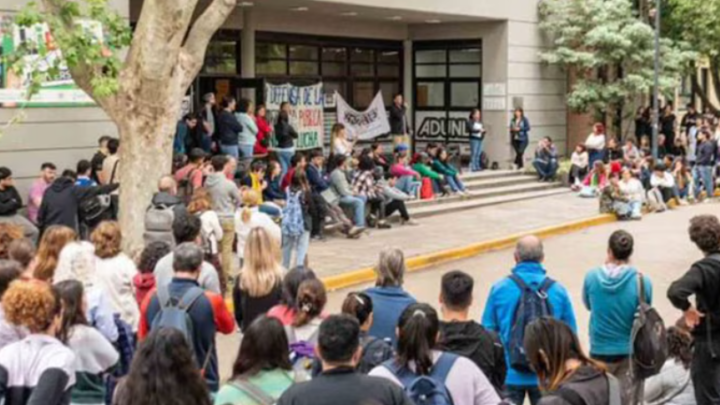 PROFESORES Y NO DOCENTES ARRANCARON OTRO PARO UNIVERSITARIO EN TODO EL PAÍS