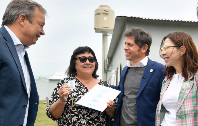 KICILLOF ENTREGÓ VIVIENDAS EN ALMIRANTE BROWN “FRENTE A LAS CONDICIONES TAN ADVERSAS DE RECORTE”