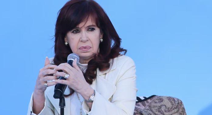 CRISTINA KIRCHNER LE CONTESTÓ A MILEI: “DEJÁ DE AMENAZAR Y APRENDÉ A GESTIONAR EL ESTADO”