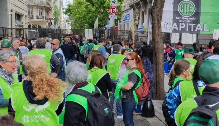 ATE PROTESTÓ EN TODO EL PAÍS Y SE ENCAMINA A UN NUEVO PARO GENERAL