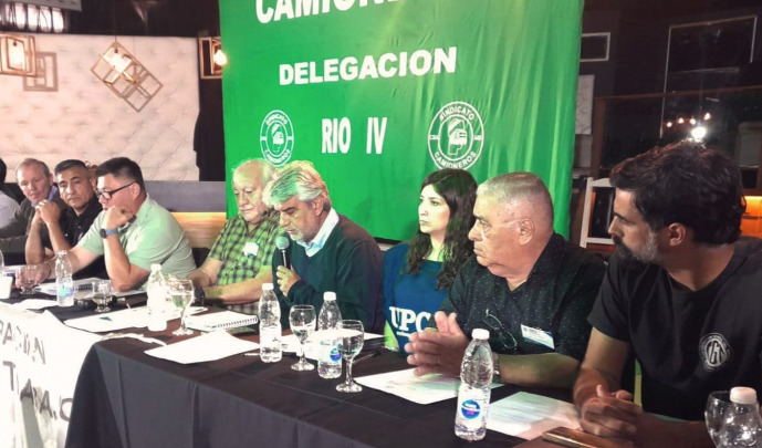 CORREA ASISTIÓ EN CÓRDOBA A PLENARIO DE CGT Y SE REUNIÓ CON LAS TRES CENTRALES
