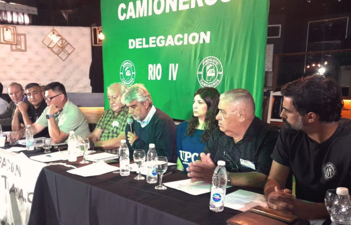 CORREA ASISTIÓ EN CÓRDOBA A PLENARIO DE CGT Y SE REUNIÓ CON LAS TRES CENTRALES