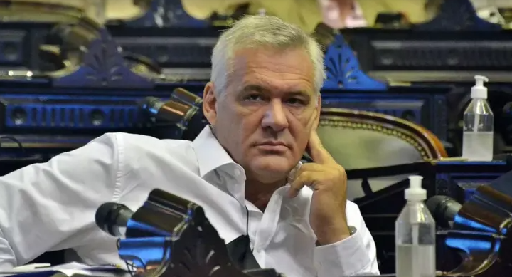 FERNANDO CARBAJAL: “MILEI SOLAMENTE QUIERE QUE HAYA FUNCIONARIOS QUE PIENSEN COMO ÉL”