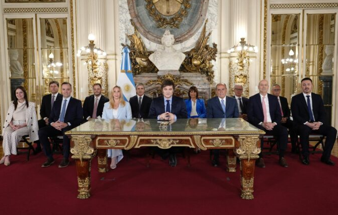 MILEI ENUMERÓ LOGROS Y ANUNCIÓ REFORMA IMPOSITIVA, FIN DEL CEPO, BIMONETARISMO, LIBRE COMERCIO CON EE.UU. Y “MOTOSIERRA PROFUNDA”