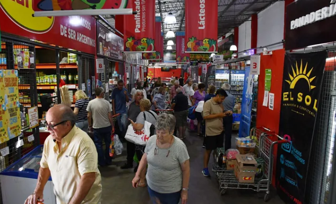 DURANTE EL VERANO, EL MERCADO MORÓN CONTINÚA CON LAS MEJORES OFERTAS DE PRECIO Y CALIDAD