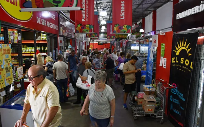 DURANTE EL VERANO, EL MERCADO MORÓN CONTINÚA CON LAS MEJORES OFERTAS DE PRECIO Y CALIDAD